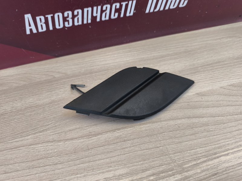 Заглушка буксировочного крюка