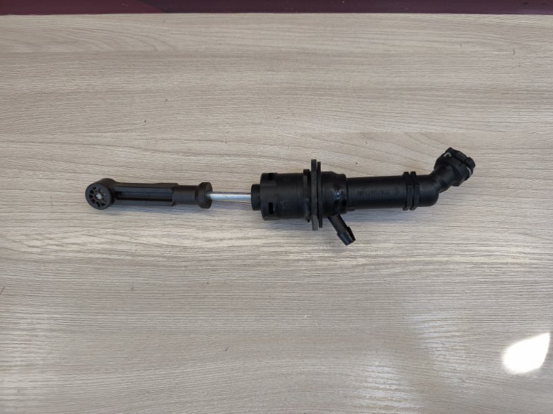 Главный цилиндр сцепления