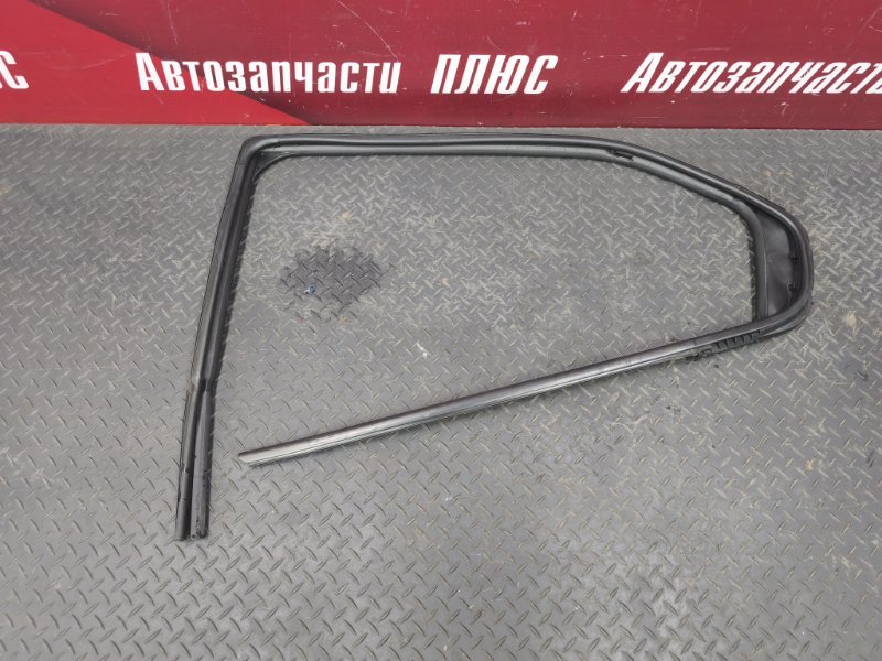 Уплотнитель стекла      двери
