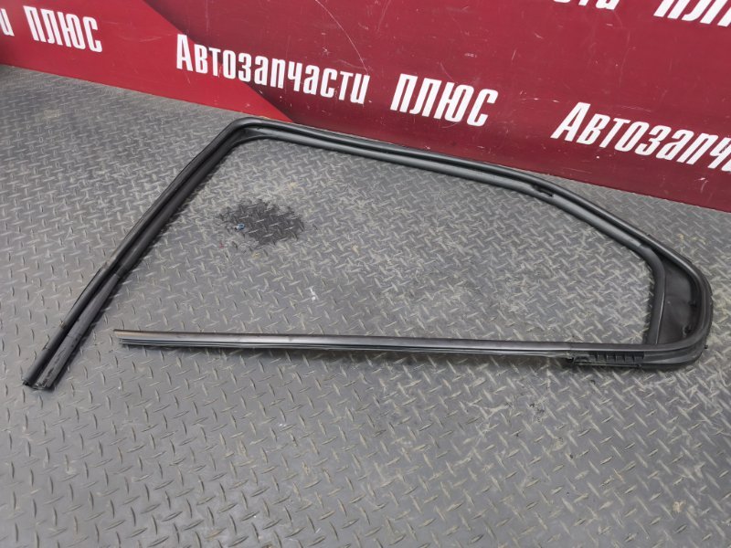 Уплотнитель стекла      двери