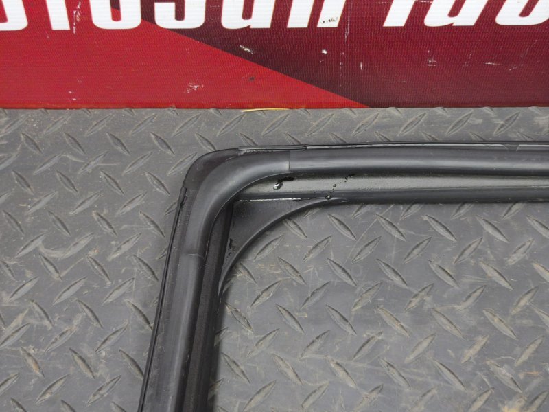 Уплотнитель стекла      двери