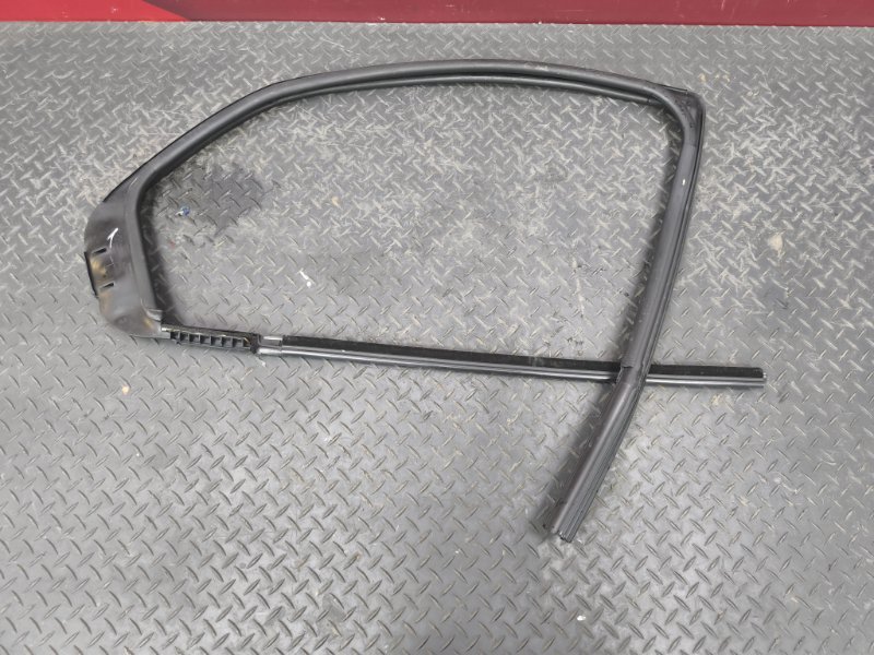 Уплотнитель стекла      двери