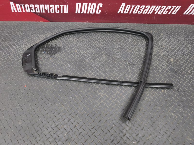 Уплотнитель стекла      двери