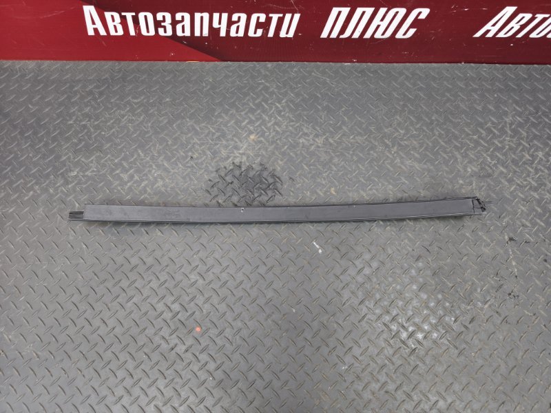 Направляющая стекла     двери