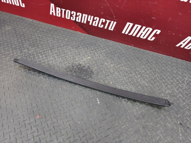 Направляющая стекла     двери