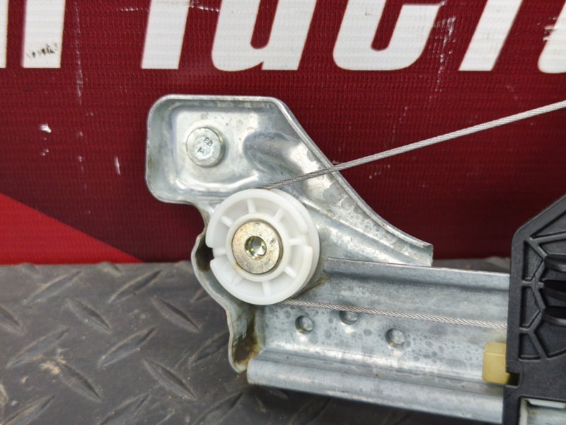 Стеклоподъемник    двери