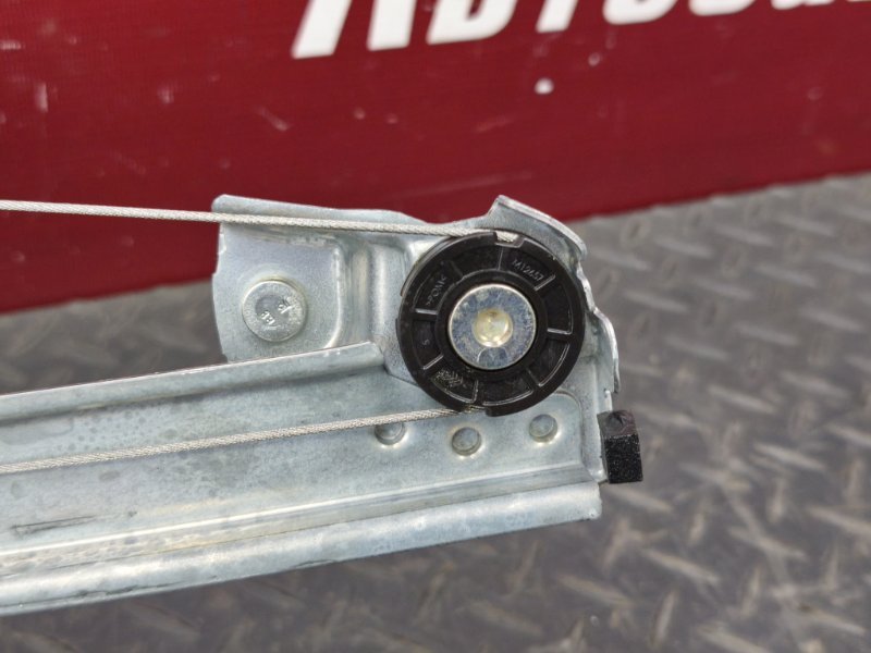 Стеклоподъемник    двери