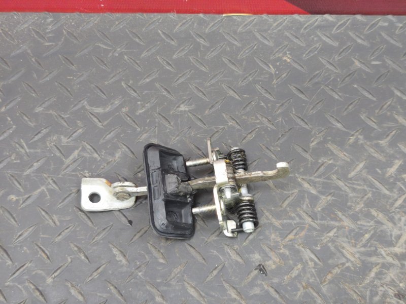 Ограничитель двери