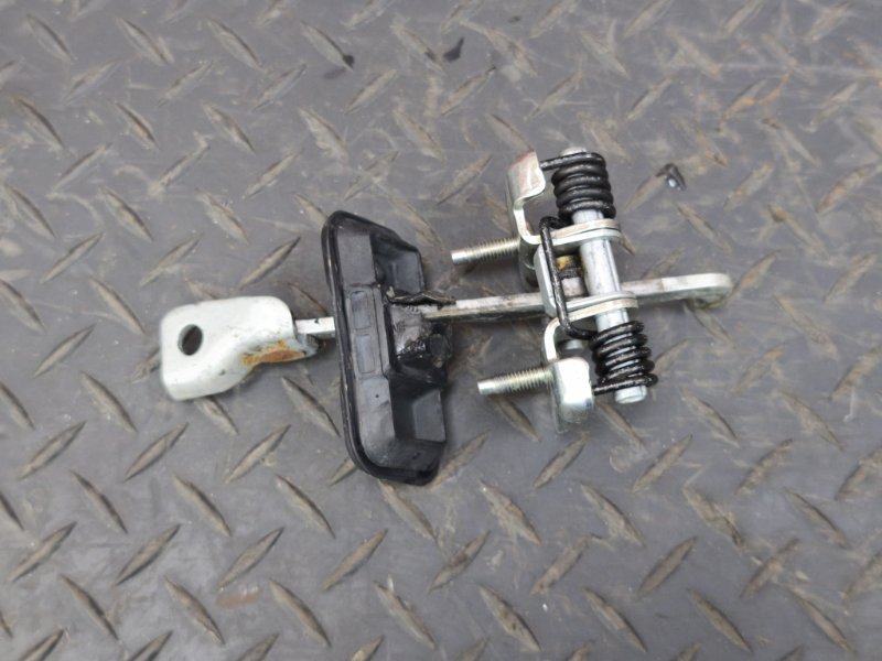 Ограничитель двери