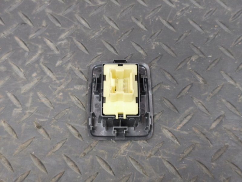 Кнопка стеклоподъемника