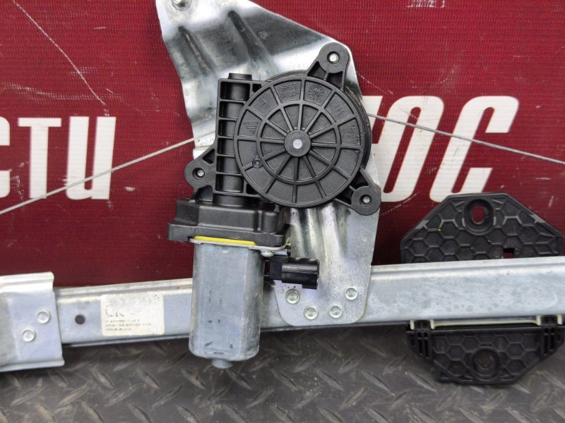 Стеклоподъемник    двери