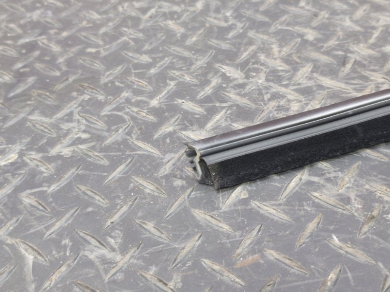 Уплотнитель стекла двери внешний