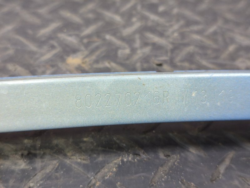 Направляющая стекла двери