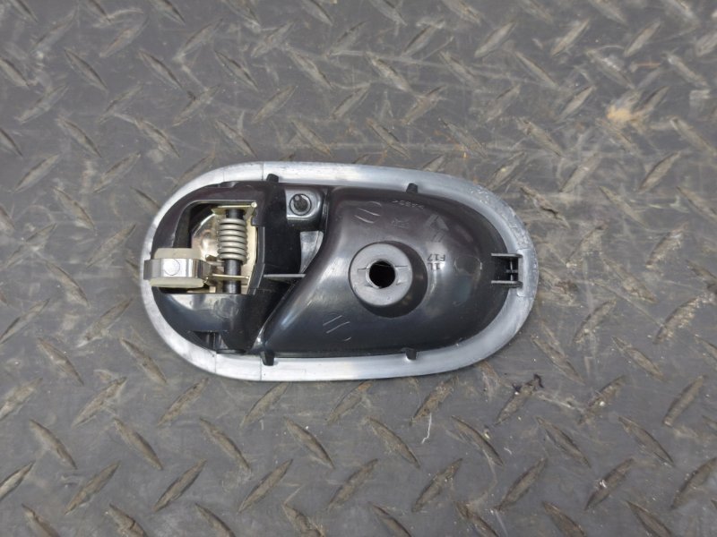 Внутренняя  ручка двери