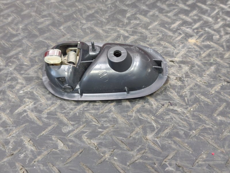 Внутренняя  ручка двери