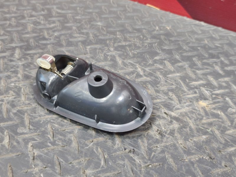 Внутренняя  ручка двери