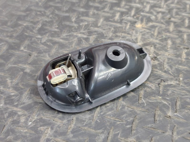 Внутренняя  ручка двери