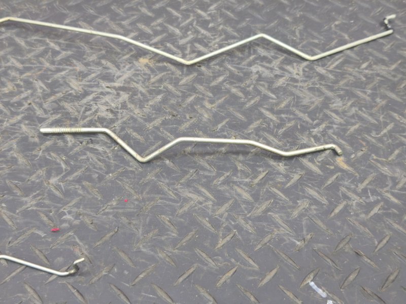 Тяга замка двери