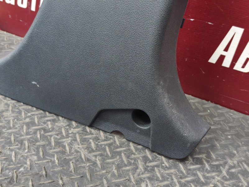 Обшивка средней стойки