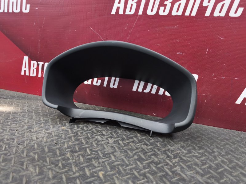 Козырек щитка приборов