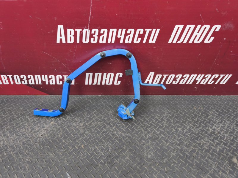 Петля крышки багажника