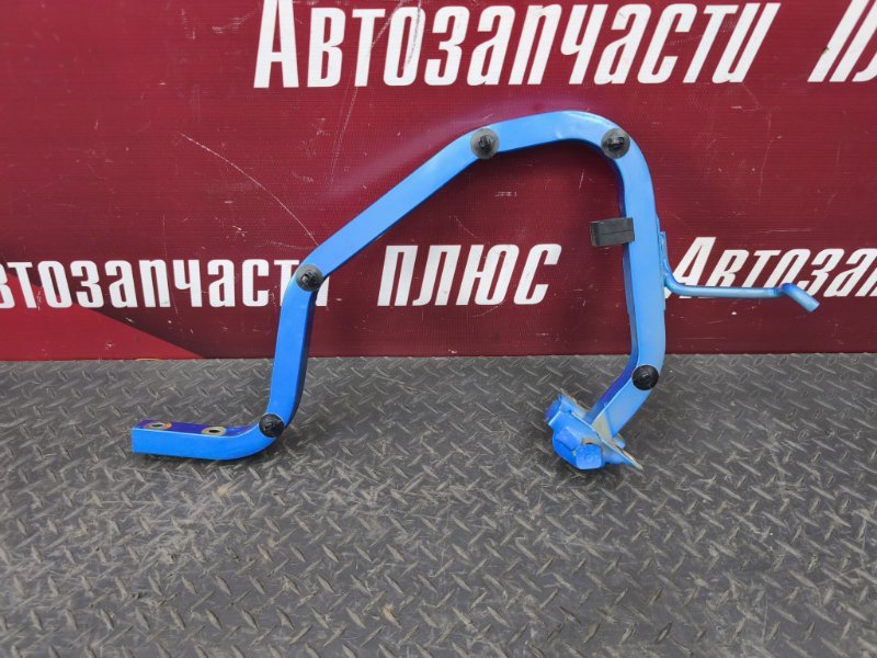 Петля крышки багажника