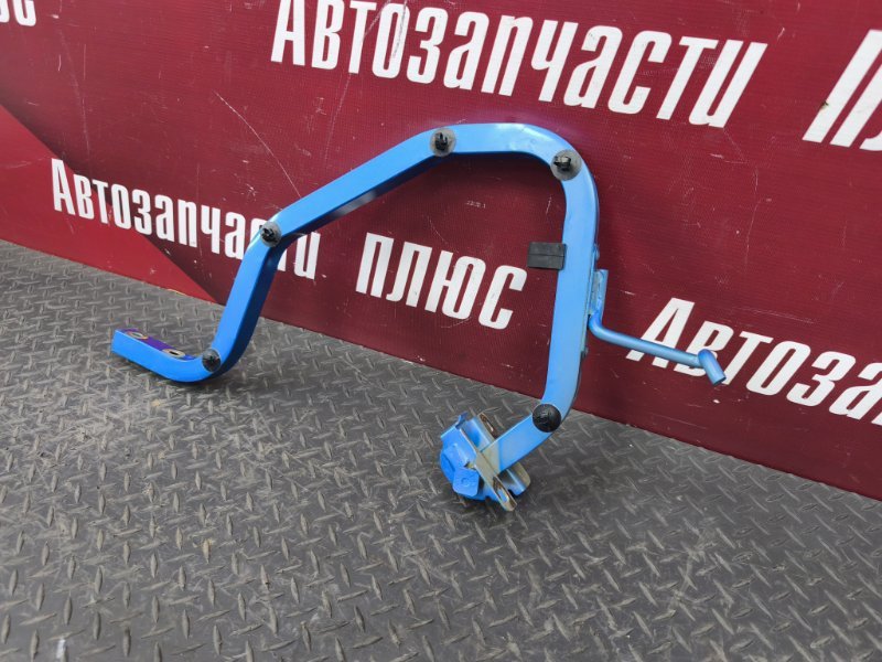 Петля крышки багажника
