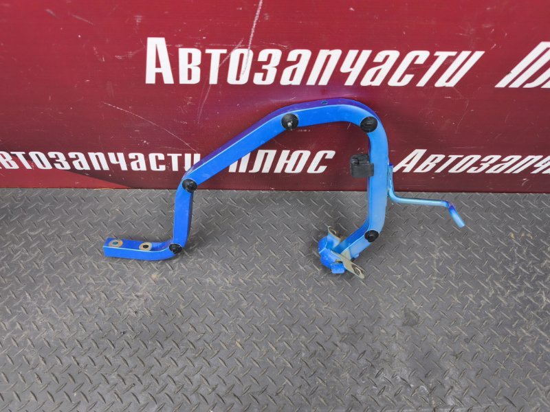 Петля крышки багажника