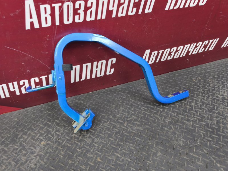 Петля крышки багажника