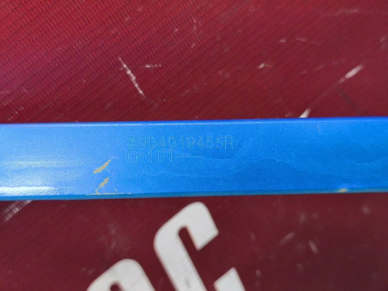 Петля крышки багажника