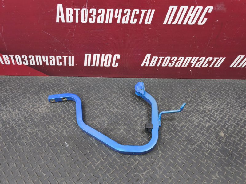 Петля крышки багажника