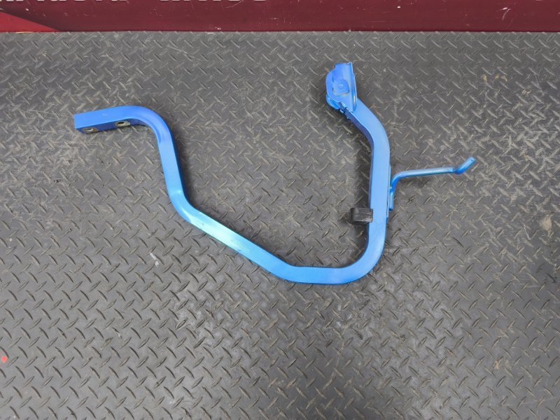 Петля крышки багажника