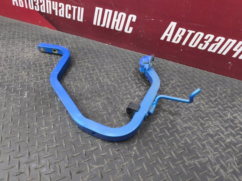 Петля крышки багажника