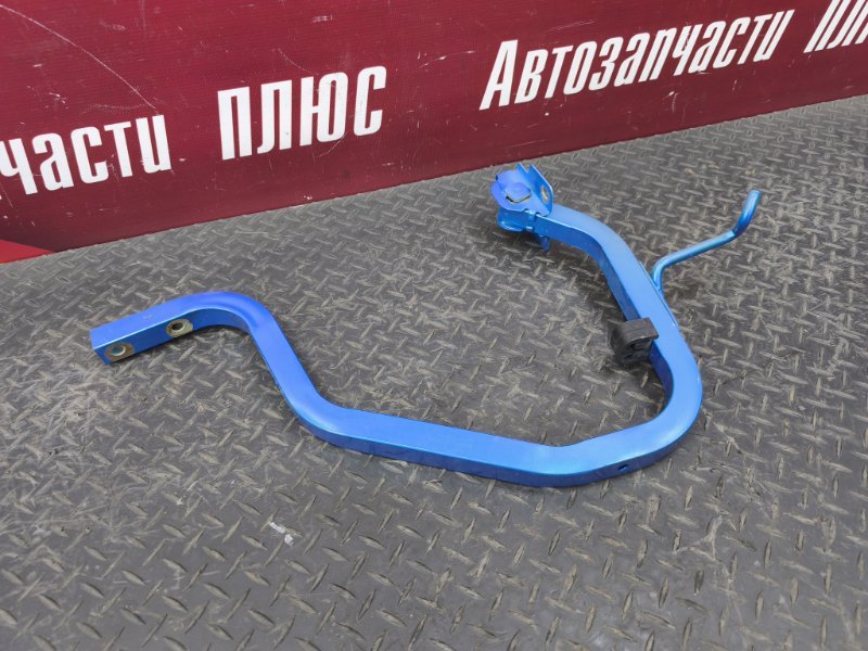 Петля крышки багажника