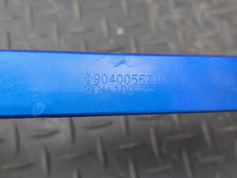 Петля крышки багажника