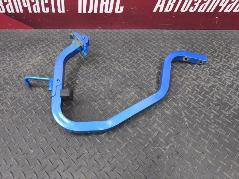 Петля крышки багажника