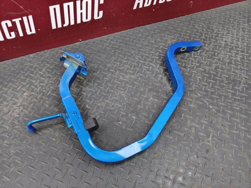 Петля крышки багажника