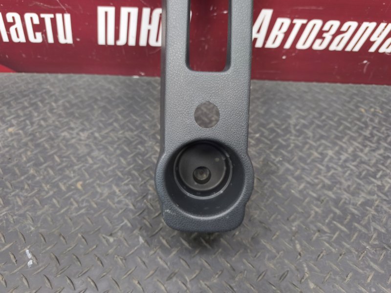 Консоль между сидений