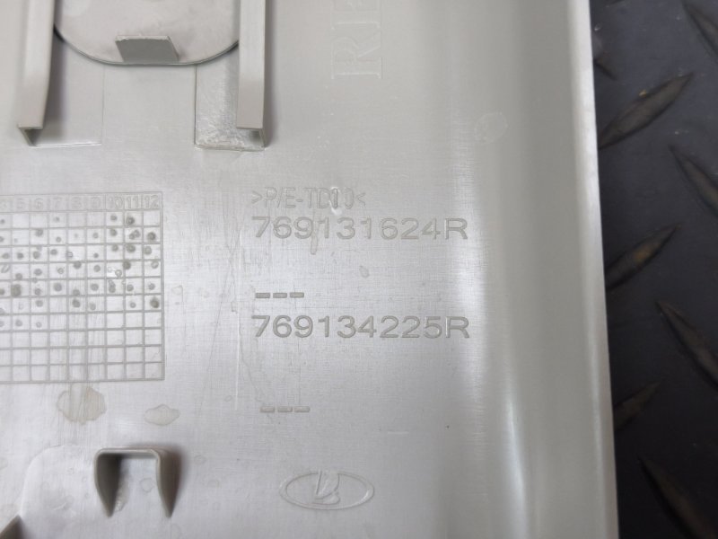 Обшивка средней стойки