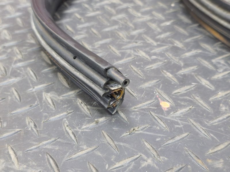 Уплотнитель двери