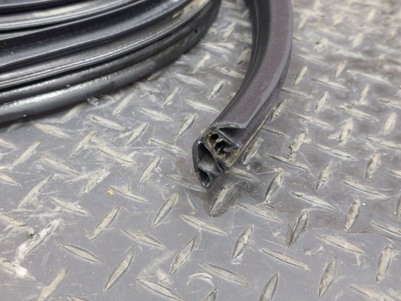 Уплотнитель двери