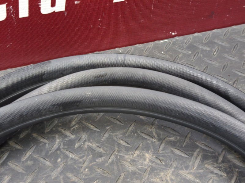 Уплотнитель двери