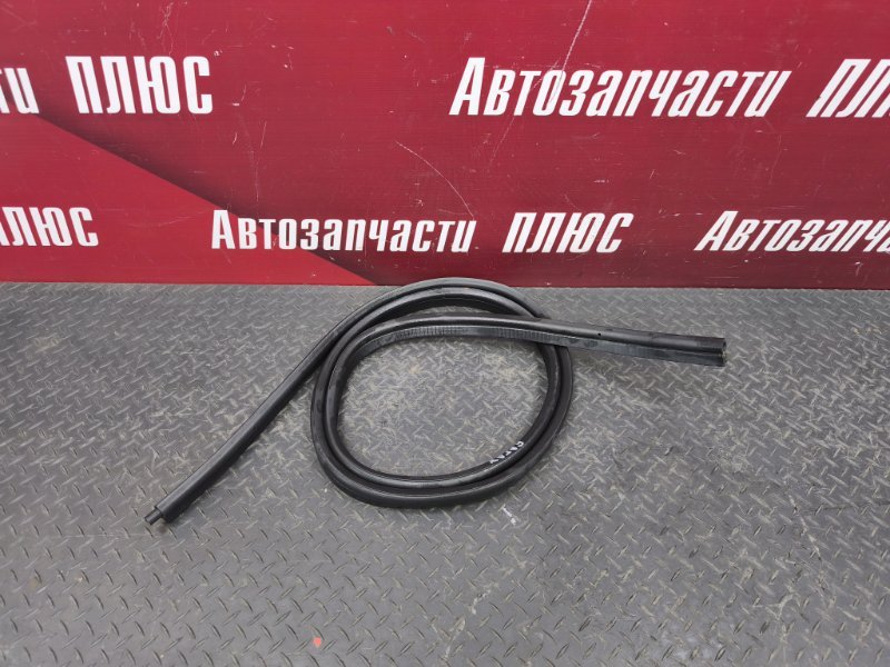 Уплотнительная резинка крышки багажника