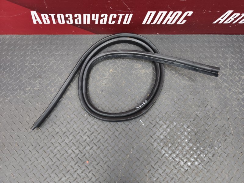Уплотнительная резинка крышки багажника