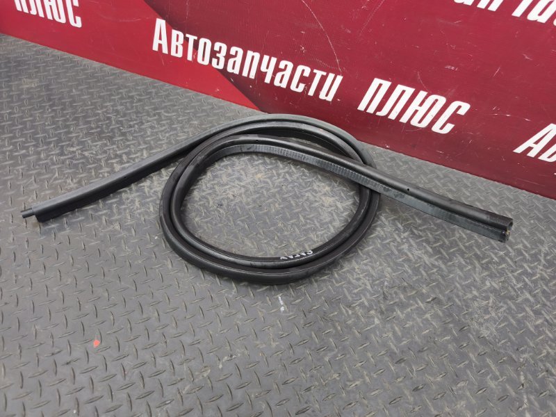 Уплотнительная резинка крышки багажника