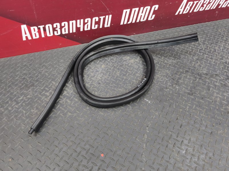 Уплотнительная резинка крышки багажника