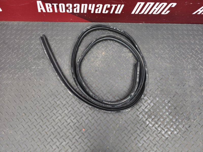 Уплотнительная резинка крышки багажника