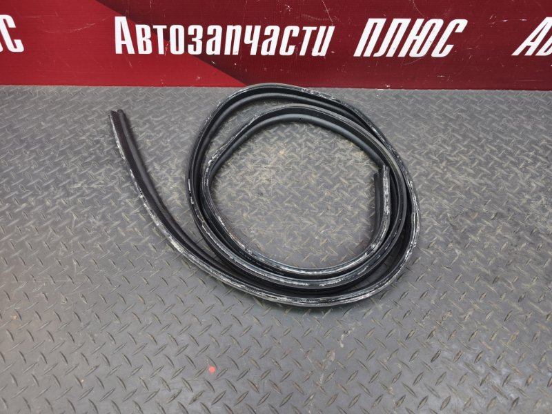 Уплотнительная резинка крышки багажника
