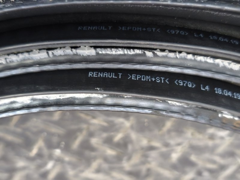 Уплотнительная резинка крышки багажника