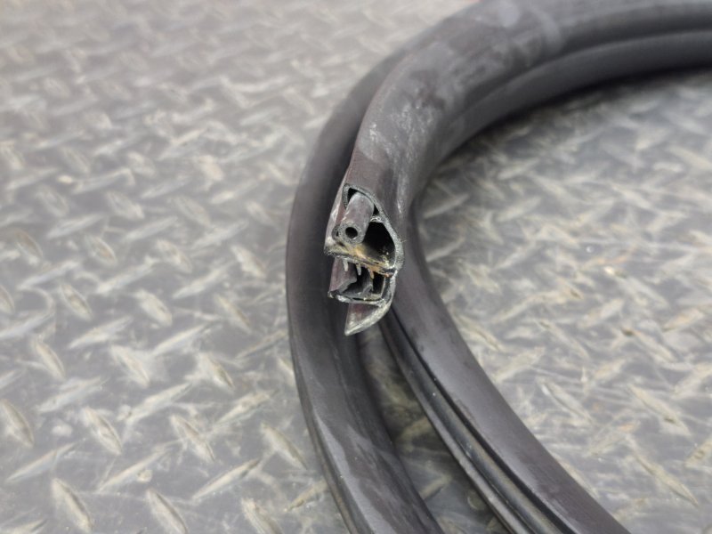 Уплотнитель двери